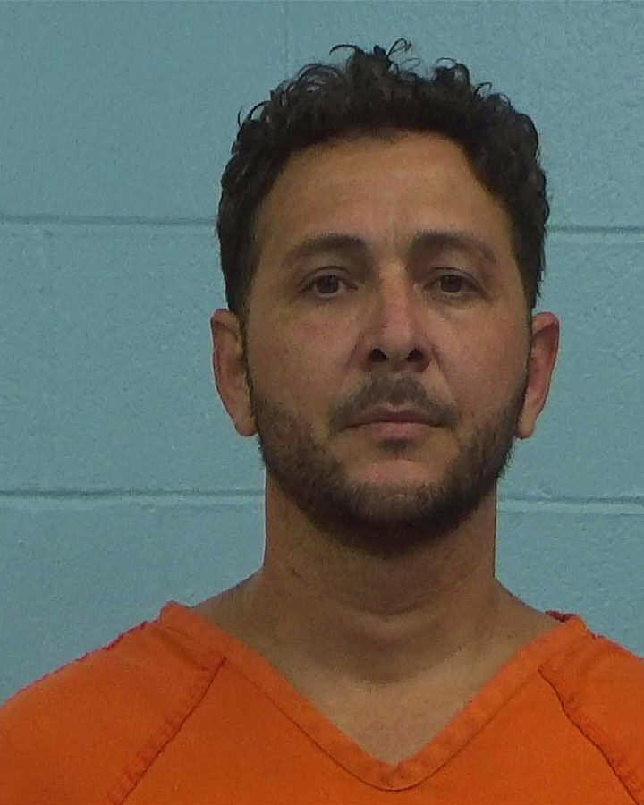 Flores-Diaz, Dennis booking photo