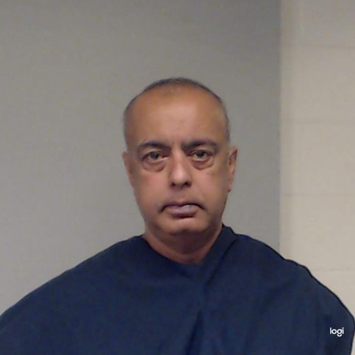 Advani, Kumar booking photo