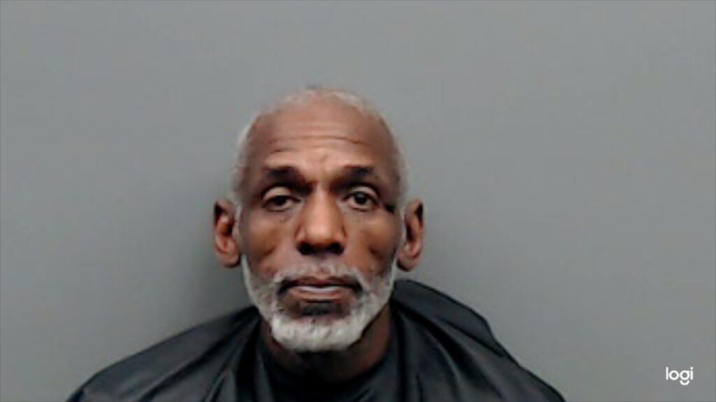 DAVIS, DINNAMON LEWAYNE booking photo